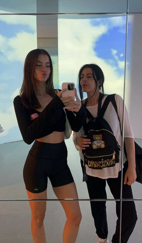 Lea Elui art star photo