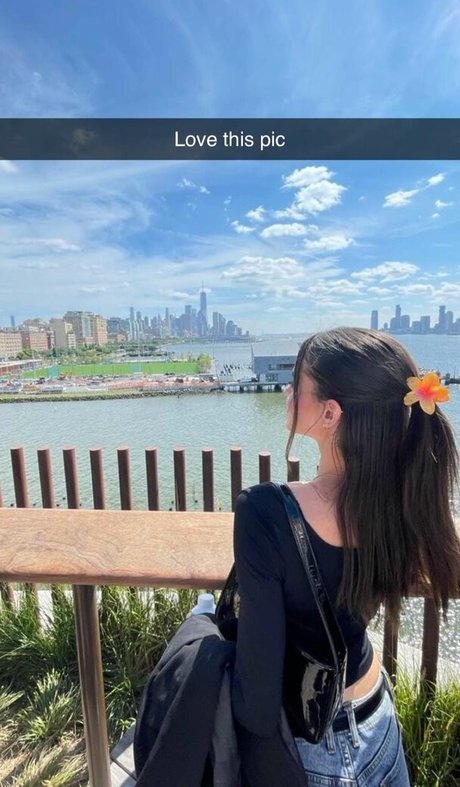 Lea Elui naked pornstar pic