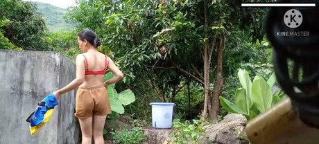 Exhibitionism pretty model img