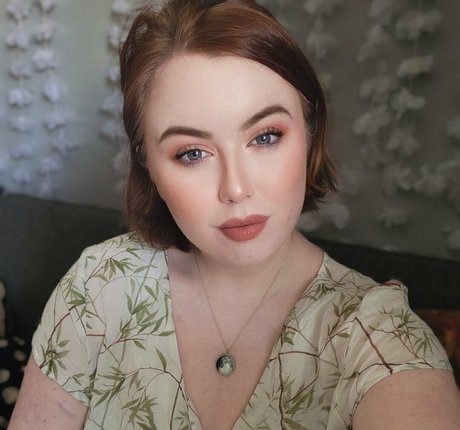 maebry adult actress picture