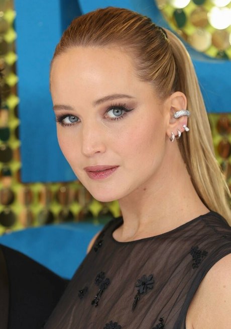 Jennifer Lawrence pretty actress photo