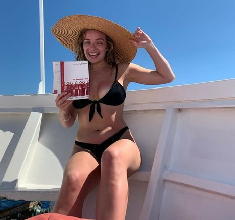 emo girls onlyfans naked image