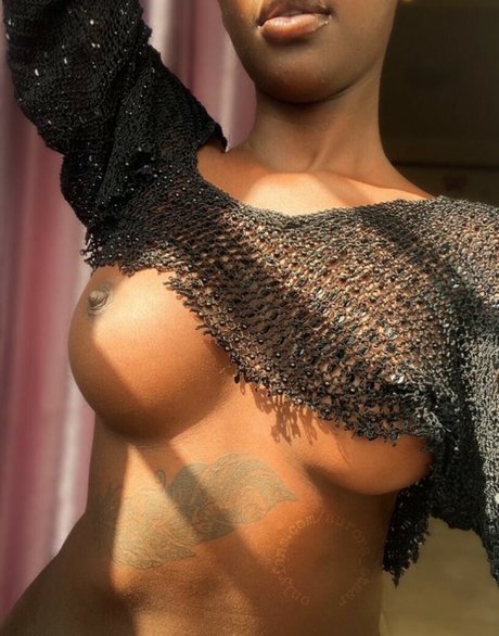 aurora staar naked model pics