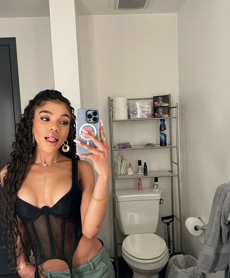 Teala Dunn erotic actress gallery