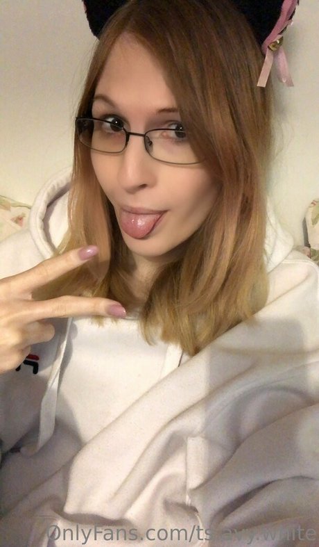 ts avy white hot actress pic