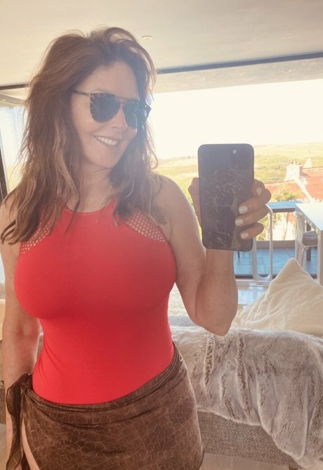 Carol Vorderman star nudes gallery