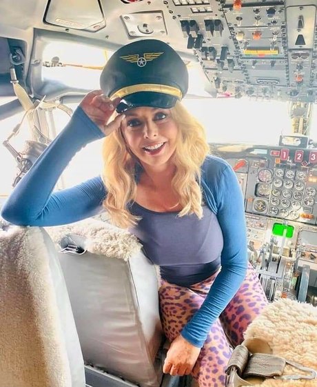 curvy amateur onlyfans pornographic picture