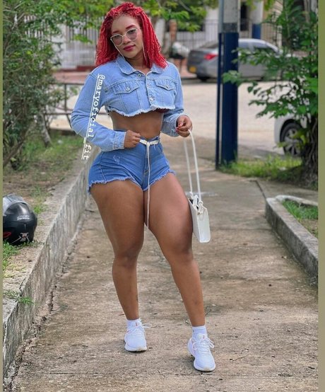 maryoficial fit pornstar top picture