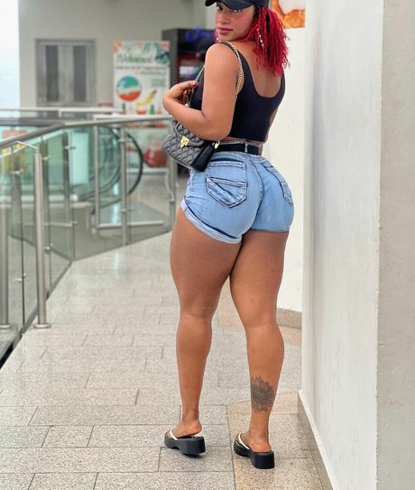 maryoficial fit sexy pornstar picture