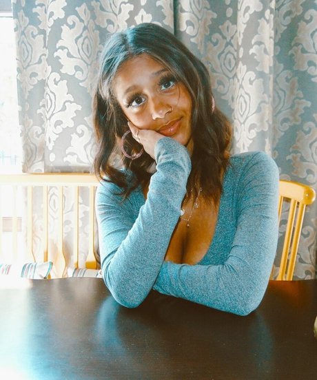 Lyla Troglin best actress pictures