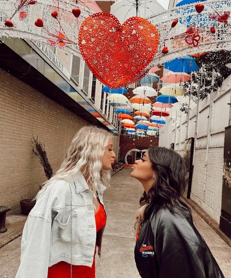 Lyla Troglin art model gallery