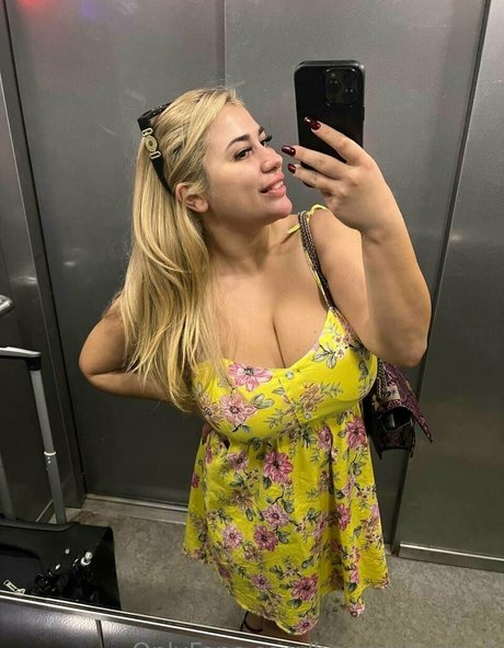 heavenkarina1 star erotic photos