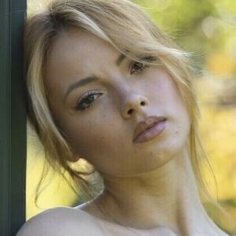 Sophie Ia Sage beautiful model pictures