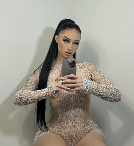 Auhneesh Nicole sexy star image