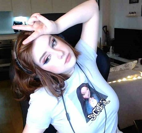 milf handjob onlyfans top picture