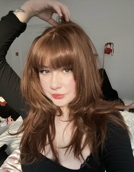 Gemothy pornographic model image