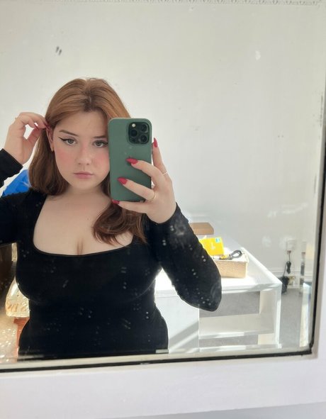 Gemothy sexy actress pictures