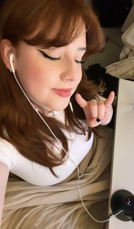 Gemothy model hot pictures