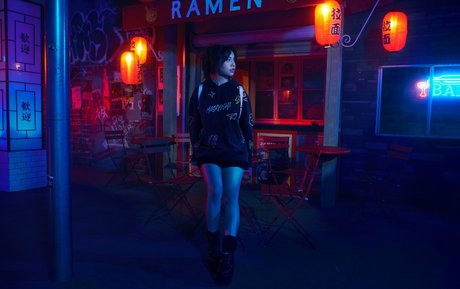 QuarterJade hd model photo