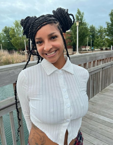 foxybrown20 free nice model image