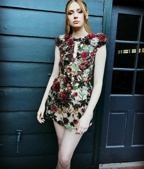 Karen Gillan star erotic img