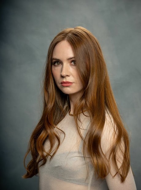 Karen Gillan hd actress picture