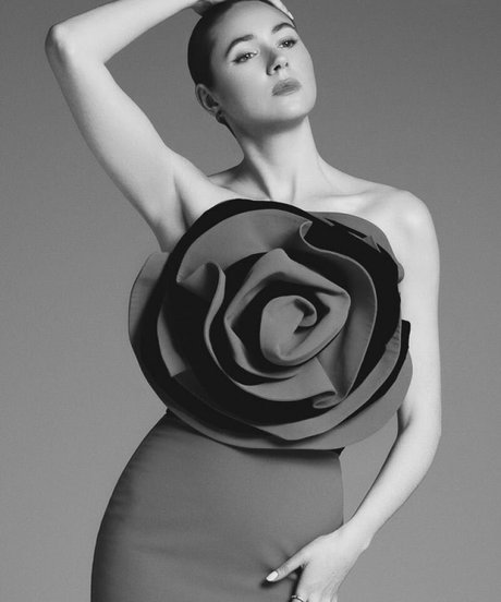 Karen Gillan nude actress image