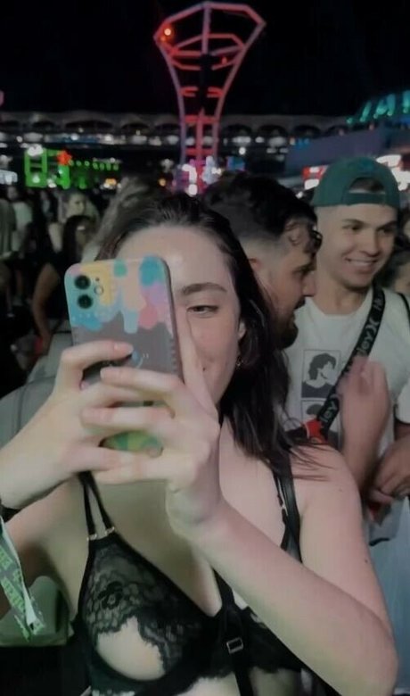 Melissa Fernandes hot actress pic