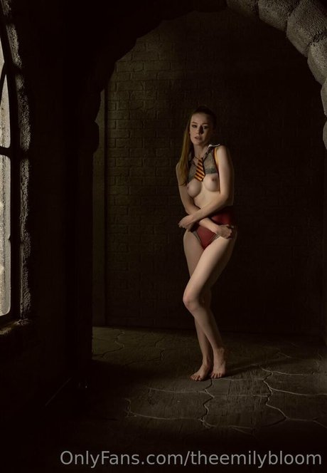 Emily Bloom nice actress pics