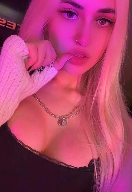 Morana Battory pretty actress pics