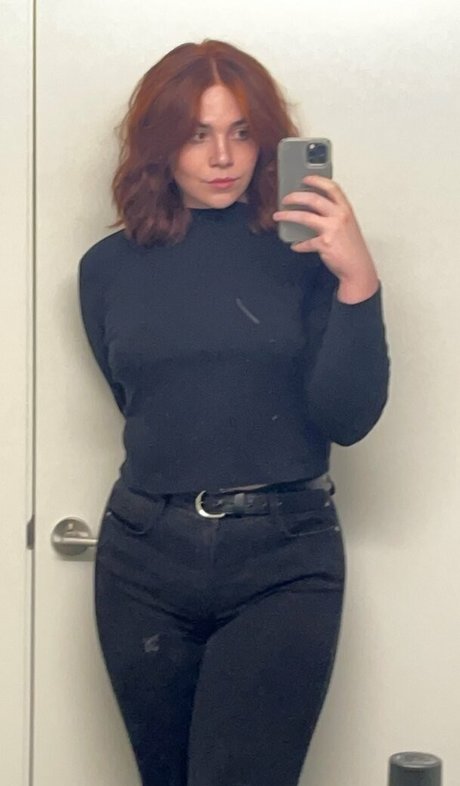 Slutty Ashla model high quality pics