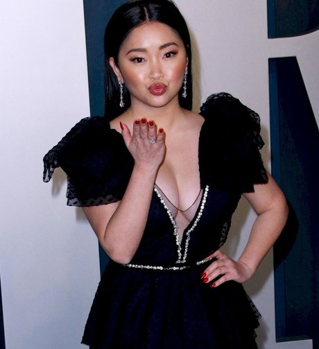 Lana Condor star sex img