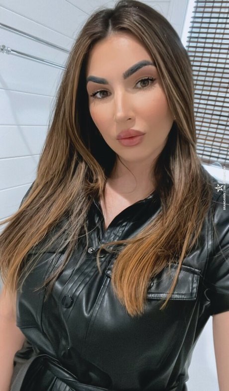 famous nude onlyfans pornos images