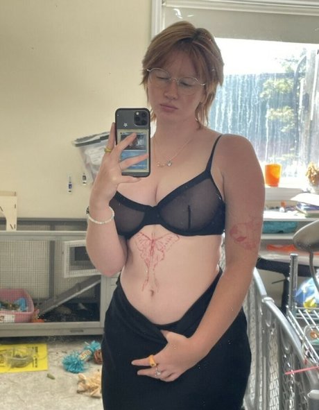 Luvliii star nude img