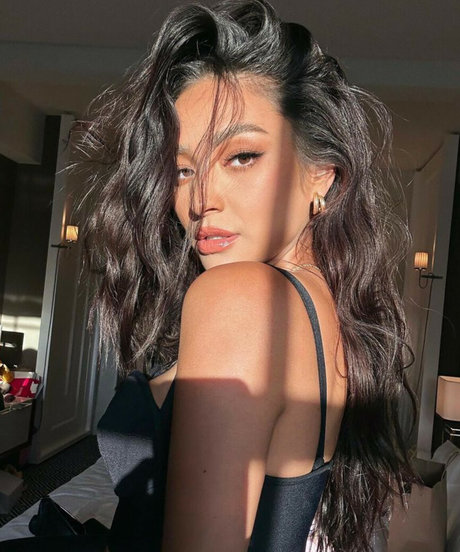 Shay Mitchell star pretty pictures