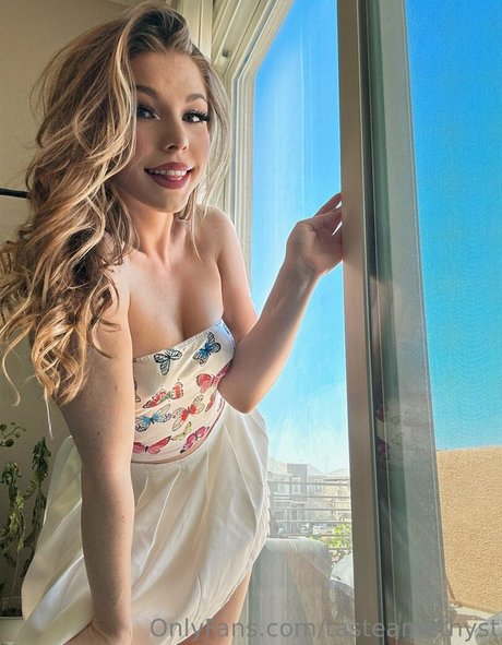 tasteamethyst model pretty image