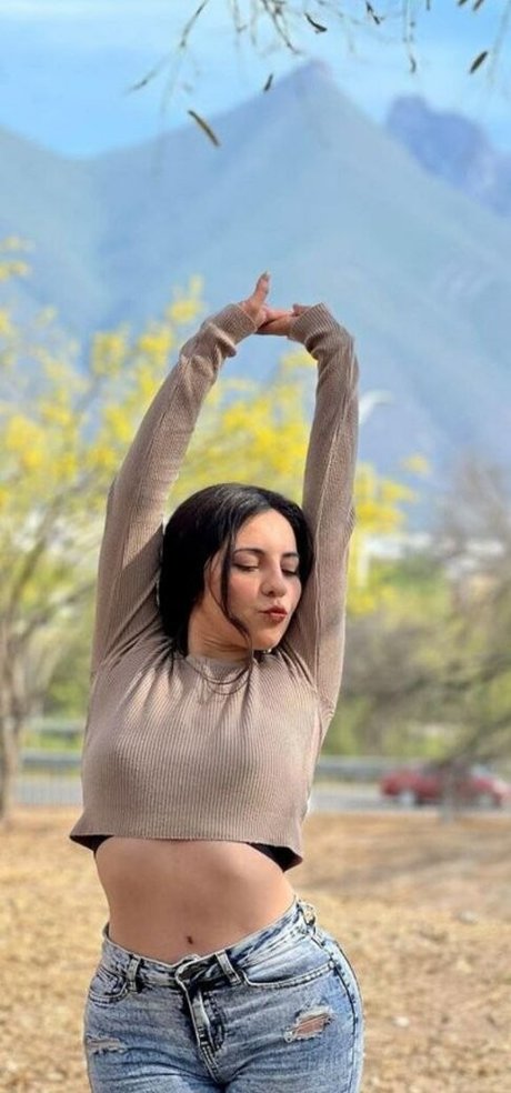 bellacuentos hot model img