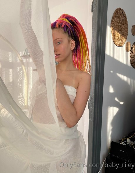 baby riley model hot picture