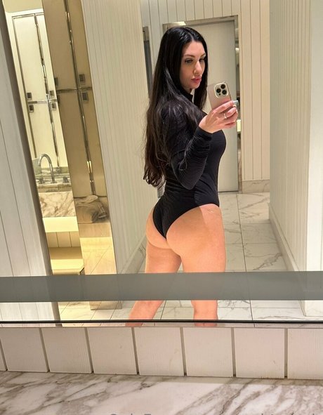 naughtycash nude star pics