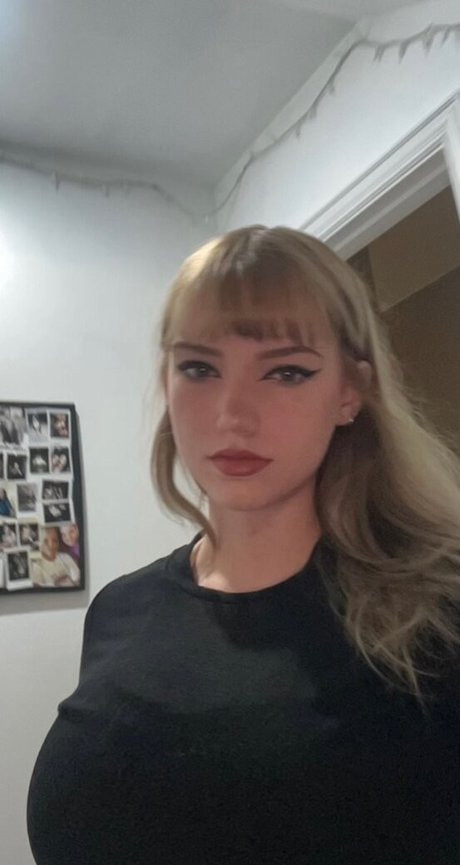 Mikahhlynn sexy pornstar photo