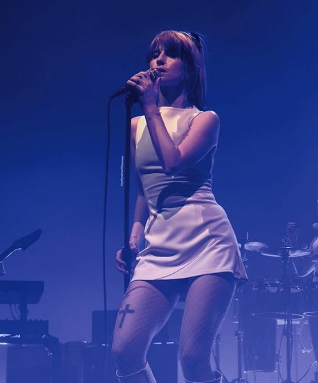 Hayley Williams beautiful model pics