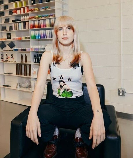 Hayley Williams erotic star photos