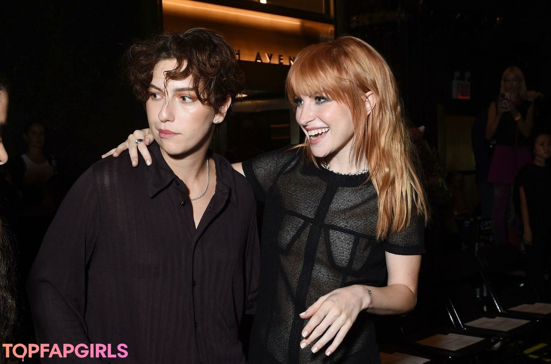 Hayley Williams naked actress photo