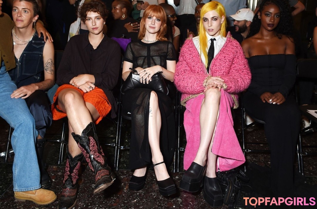 Hayley Williams star pornographic pics