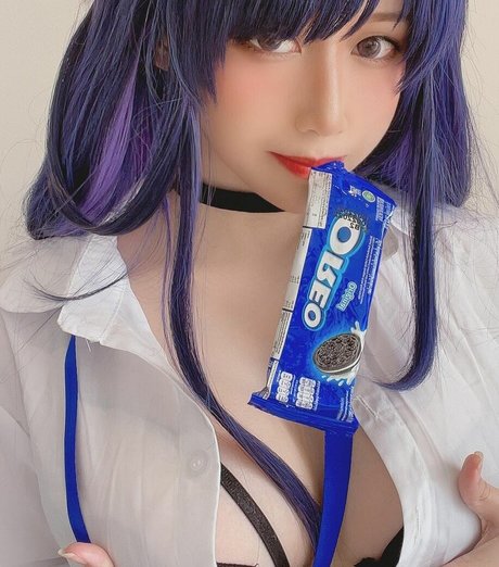 Ain Nguyen naked star photos