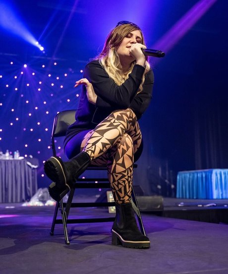 Demondice Karen model adult pic