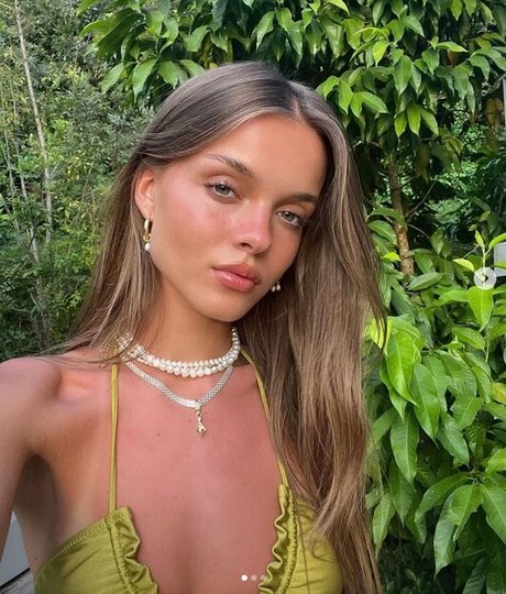 Anna Zak star art picture