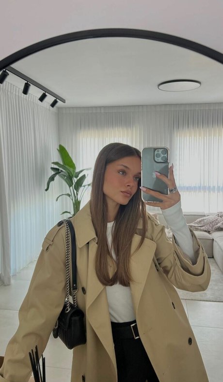 Anna Zak actress img