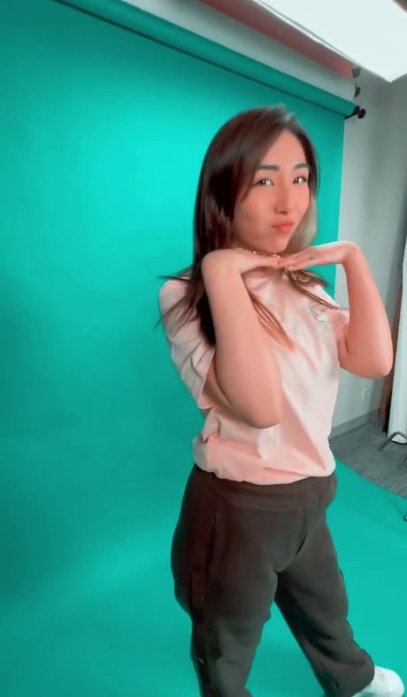 xChocobars hot model picture