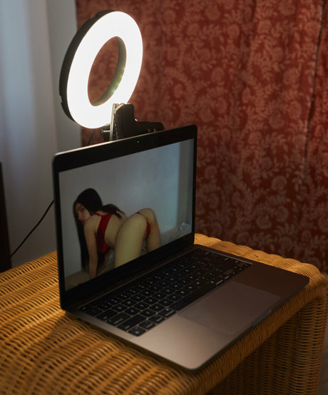 boobsandbeef exclusive actress pictures